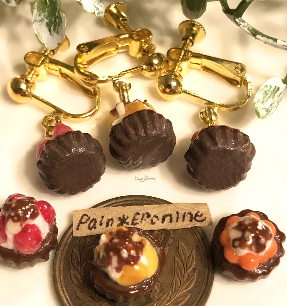 【片耳】ミニフルーツタルト(チョコ)イヤリング:いちご