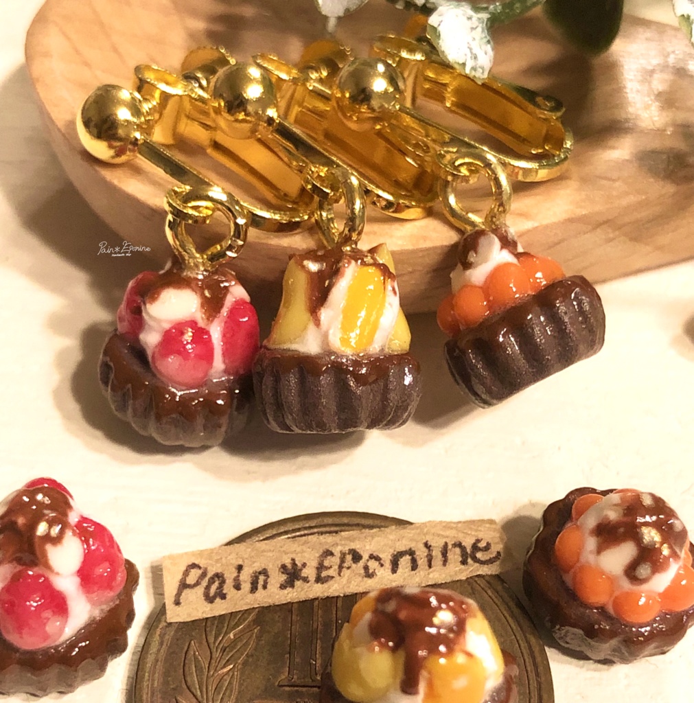 【片耳】ミニフルーツタルト(チョコ)イヤリング:いちご