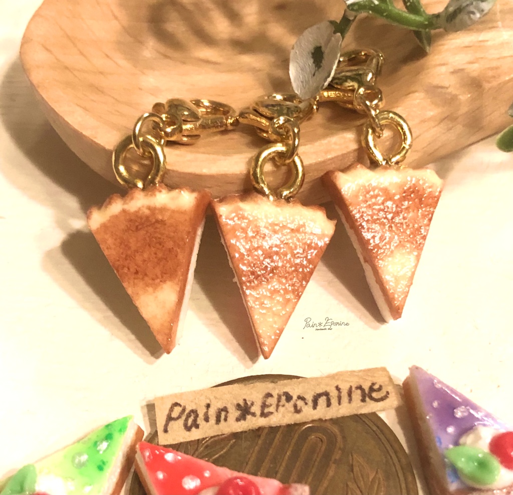 ソーダみたいなレアチーズタルトチャームorストラップ:いちごソーダ