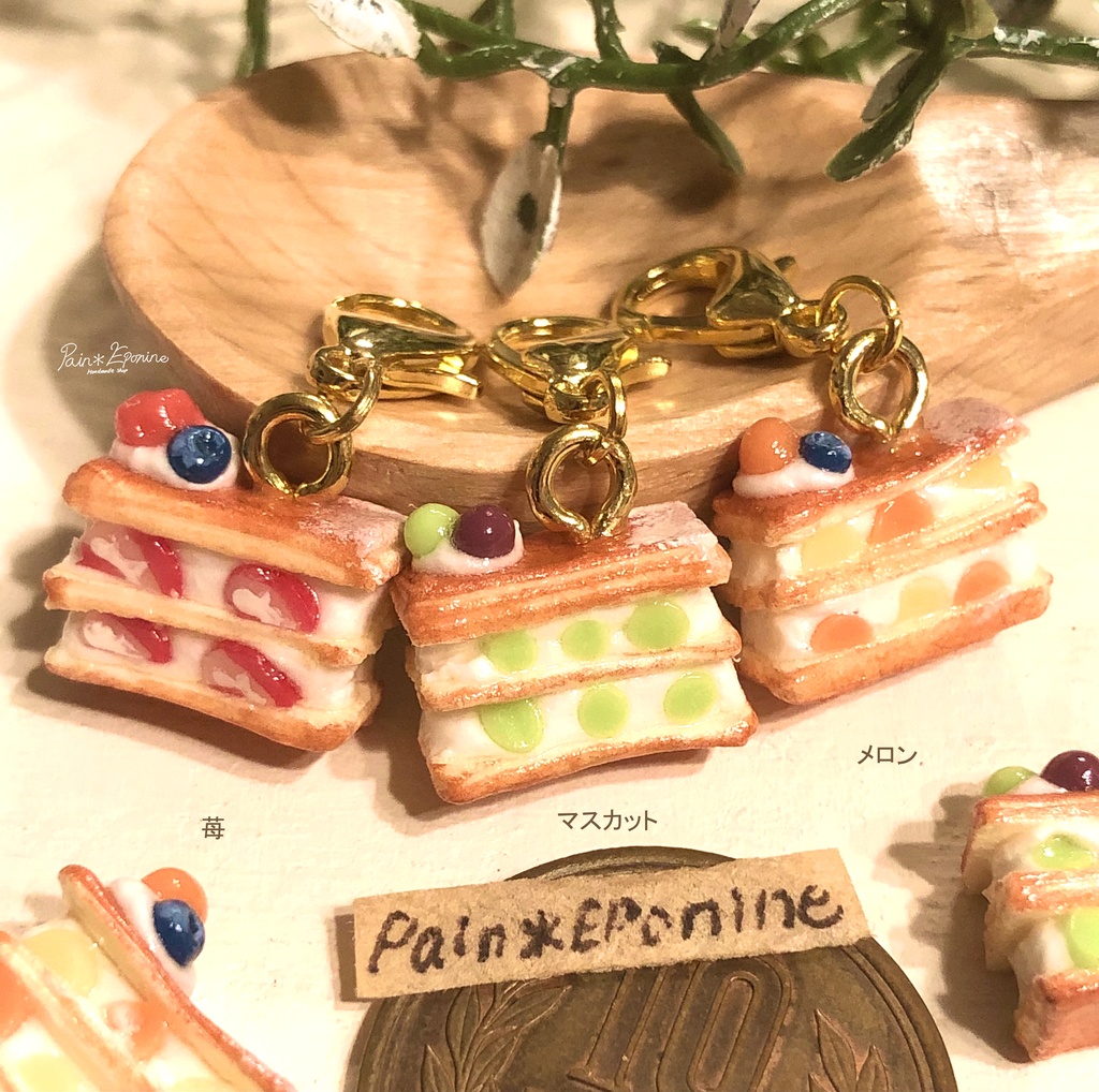 【苺】フルーツたっぷりミルフィーユチャームorストラップ