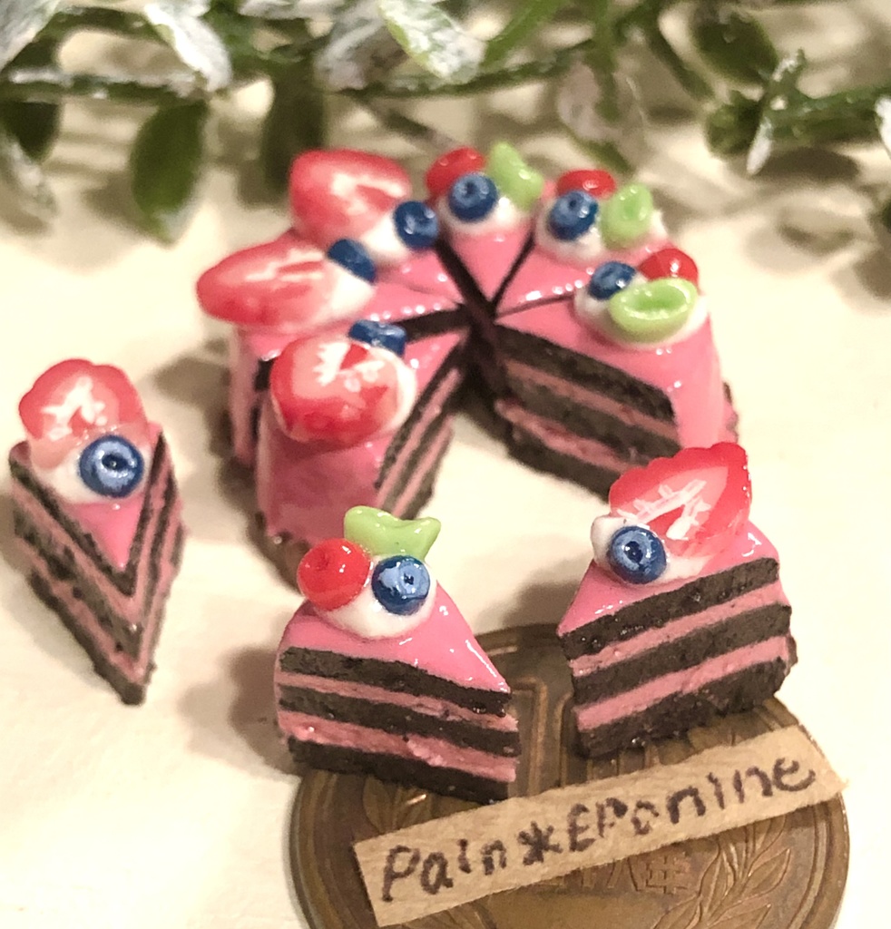 【選べる】断面を楽しむ苺とさくらんぼケーキピアス