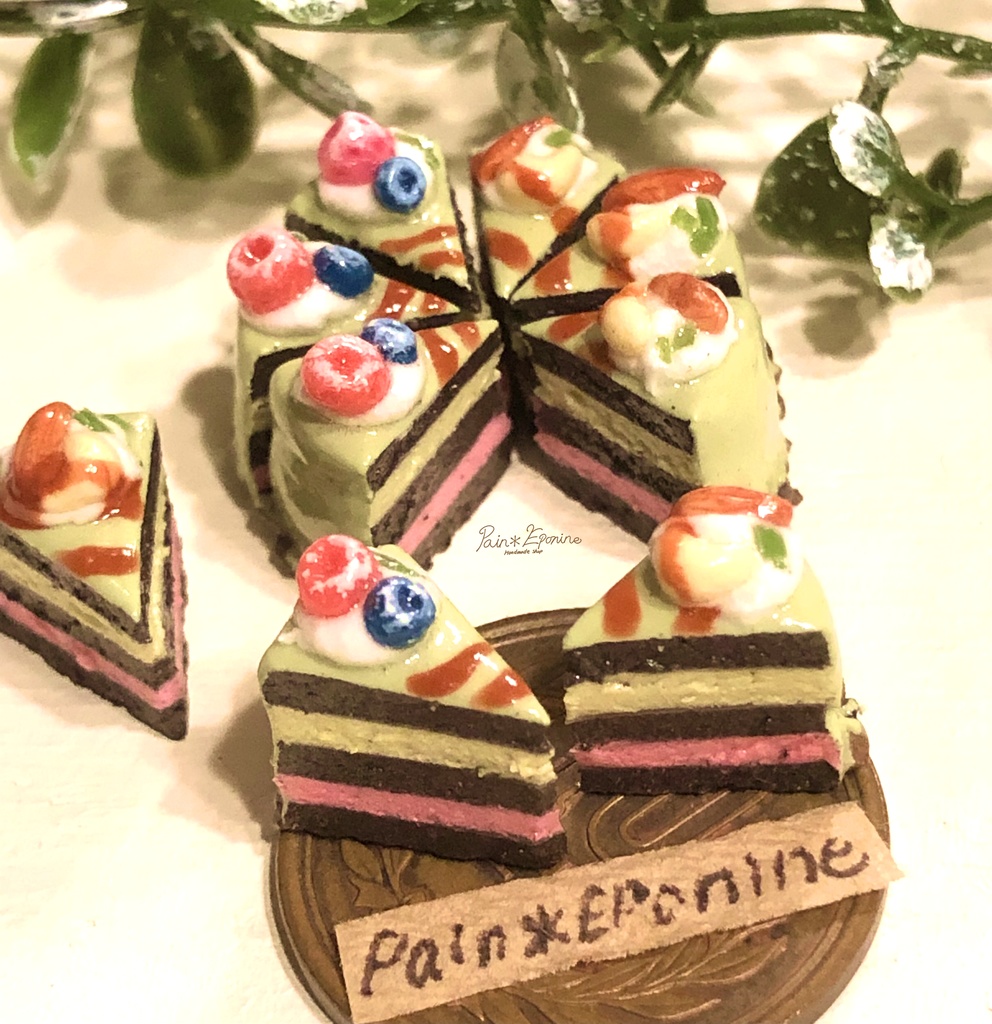【ミニチュア】断面を楽しむピスタチオケーキ