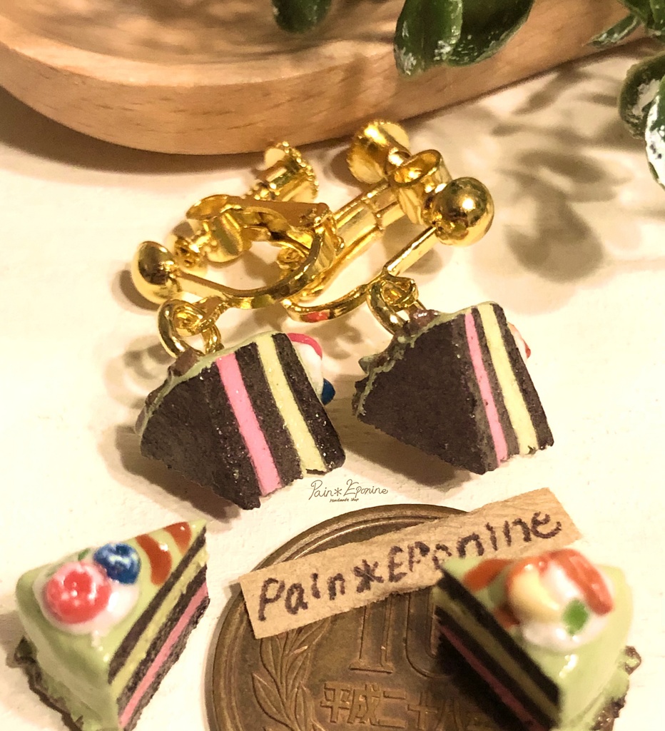 断面を楽しむピスタチオケーキイヤリング:断面