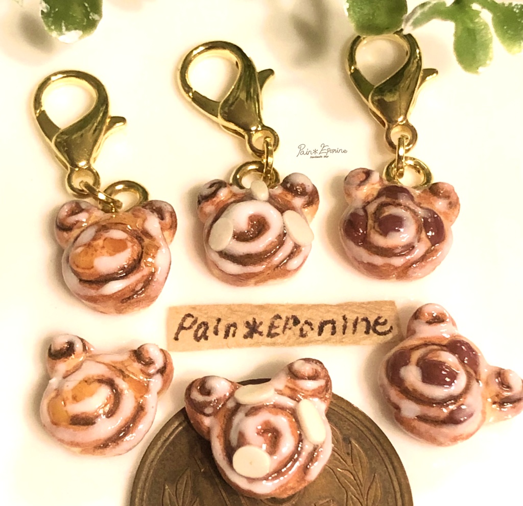 【レーズン】にゃんこシナモンロールチャームorストラップ