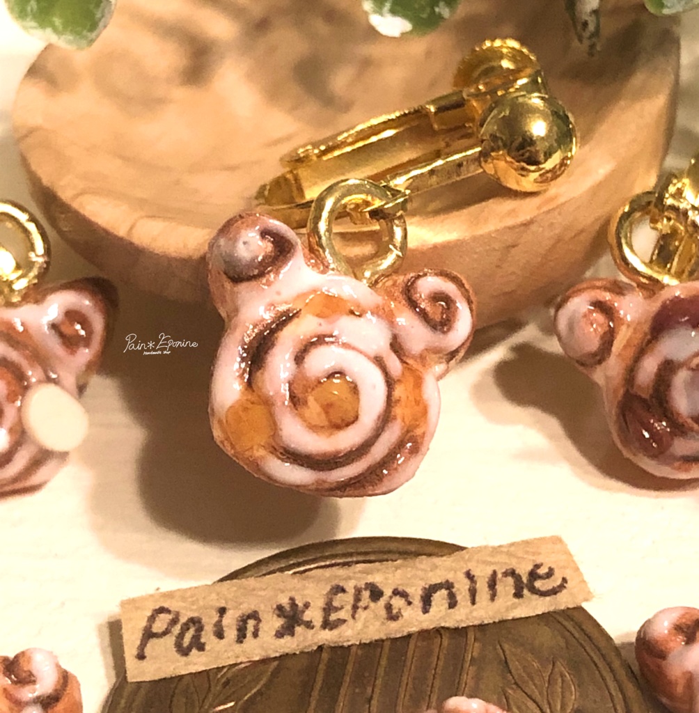 【片耳】にゃんこシナモンロールイヤリング