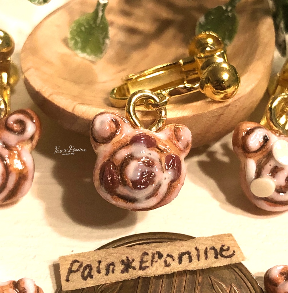 【片耳】にゃんこシナモンロールイヤリング