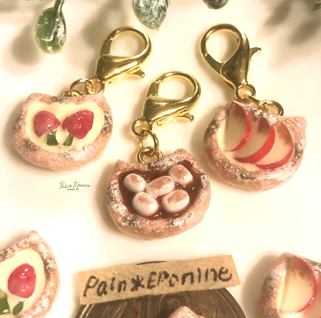 【苺とカスタード】にゃんこスイーツピザチャームorストラップ