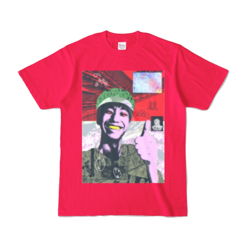 瞼に口紅を塗られた男のTシャツ