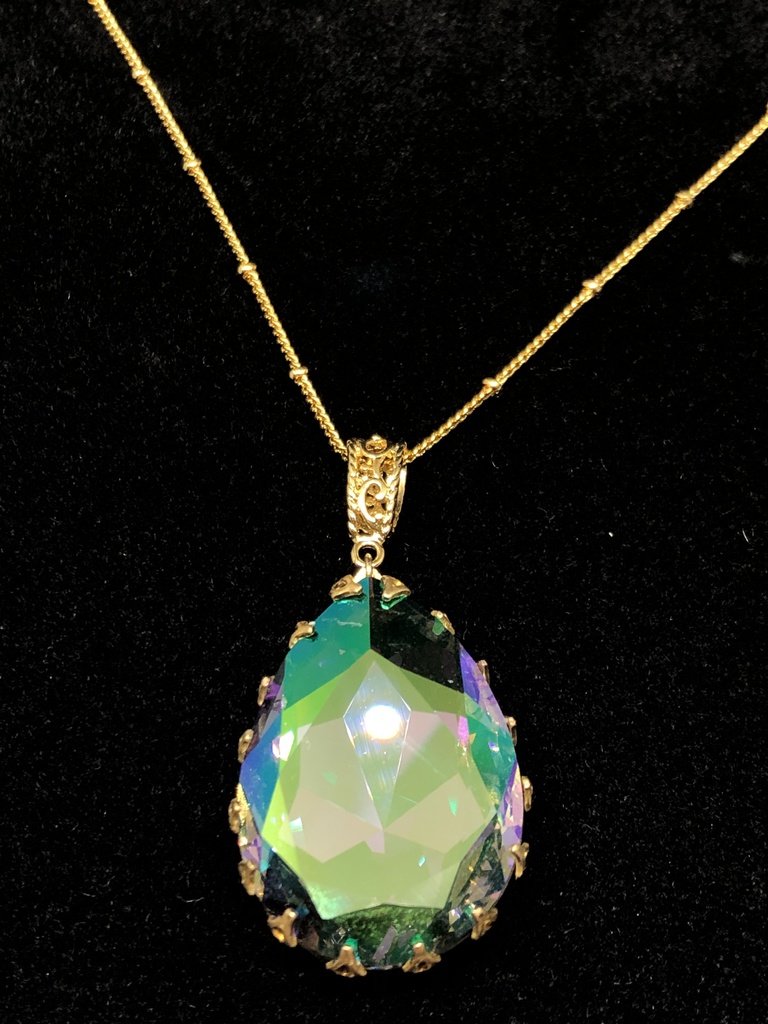 【Gallery】大きなスワロフスキーのペンダント