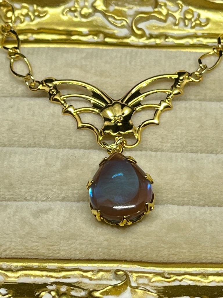 【Gallery】ヴィンテージサフィレットのネックレス〜papillon〜