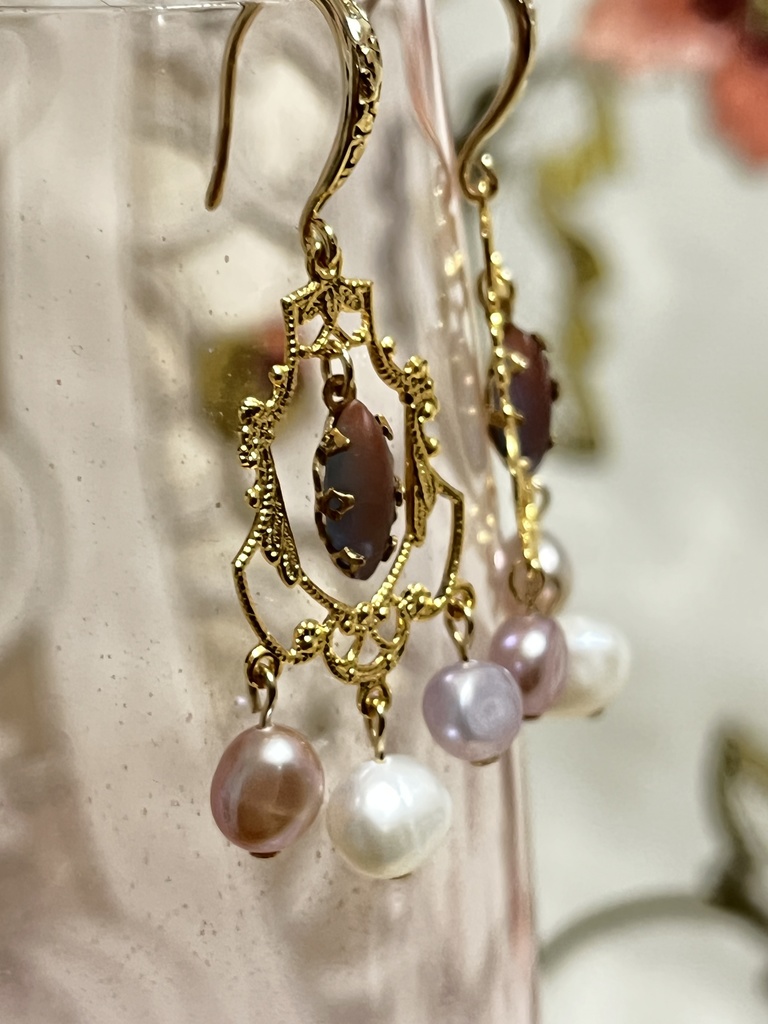 オリエンタルスタイルの踊り子ピアス