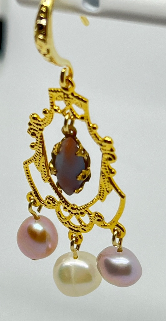 オリエンタルスタイルの踊り子ピアス