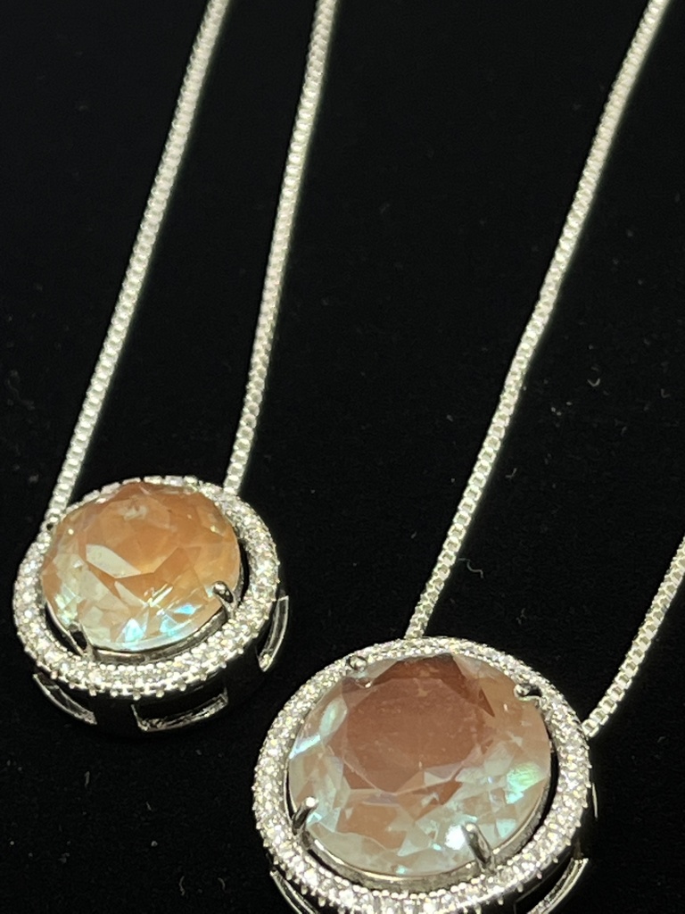 サフィレットのラウンドネックレス