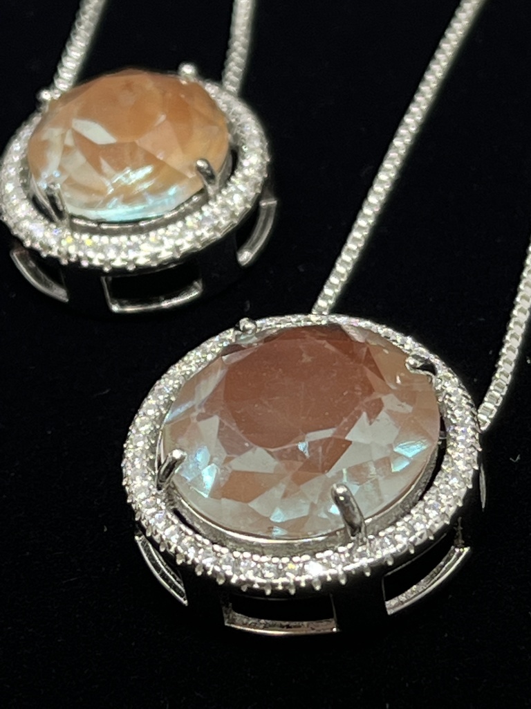 サフィレットのラウンドネックレス