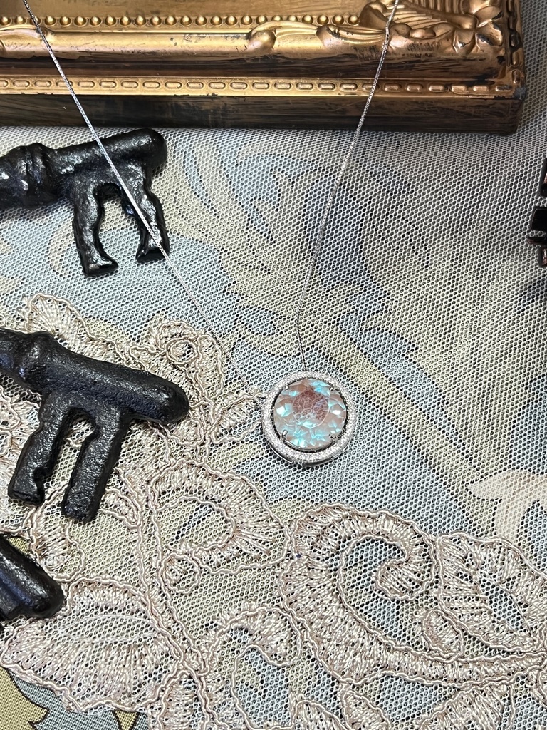 サフィレットのラウンドネックレス