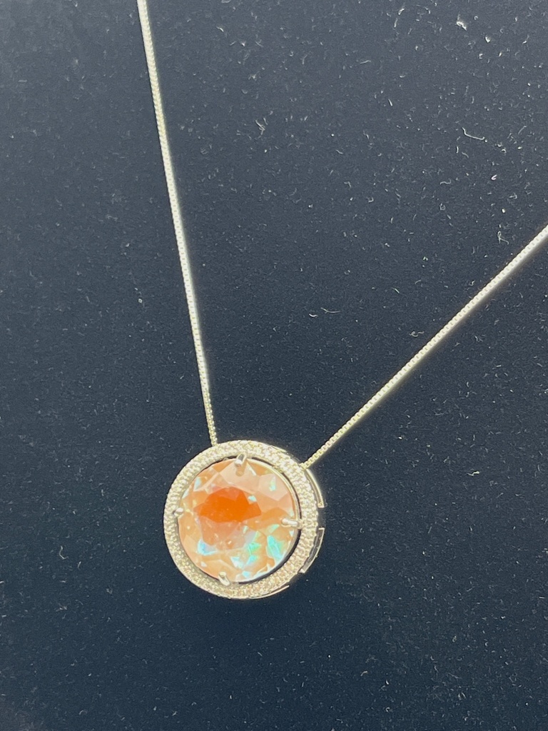 サフィレットのラウンドネックレス