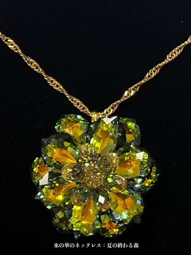 氷の華のネックレス