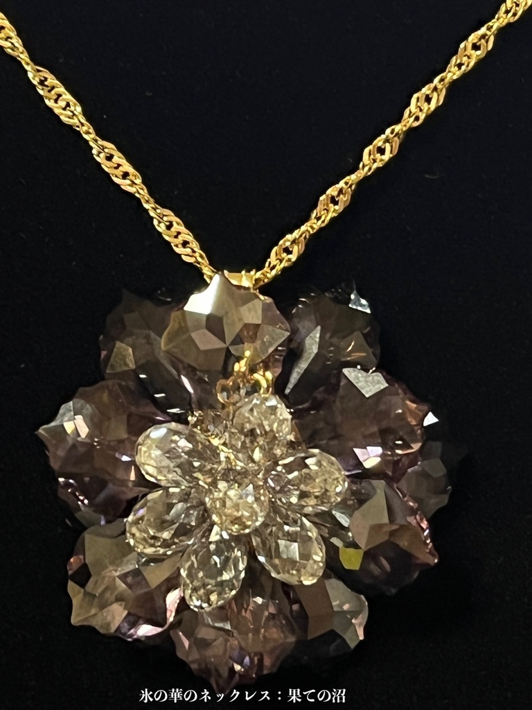 氷の華のネックレス