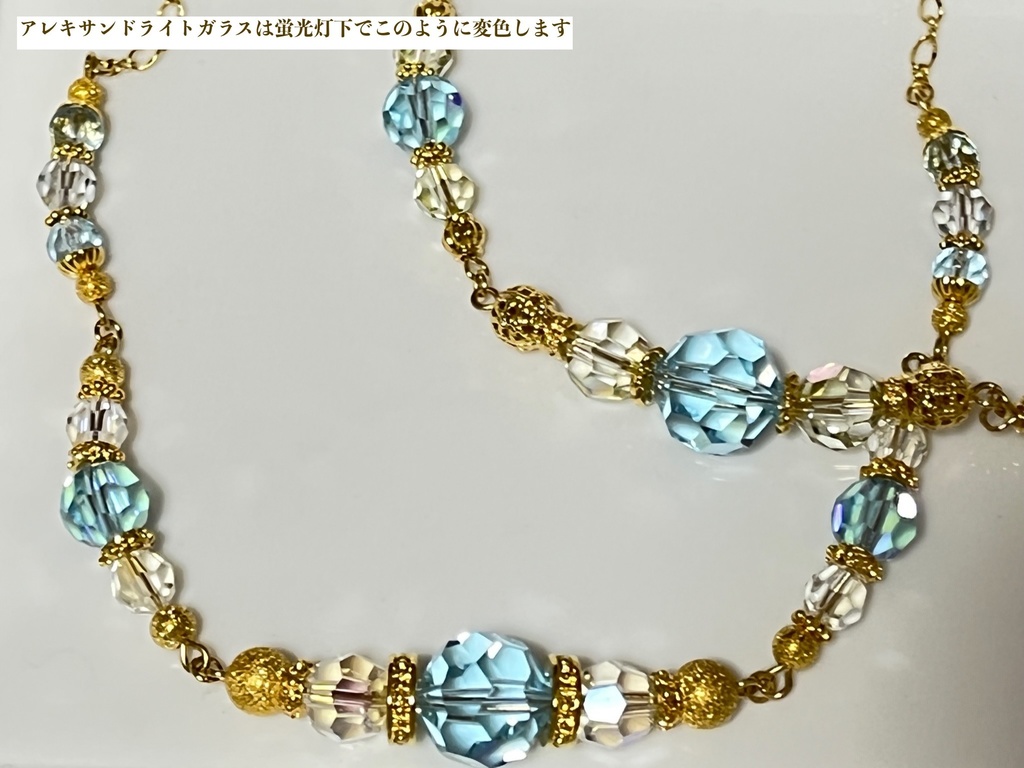 アンティークビーズのミルティーユネックレス