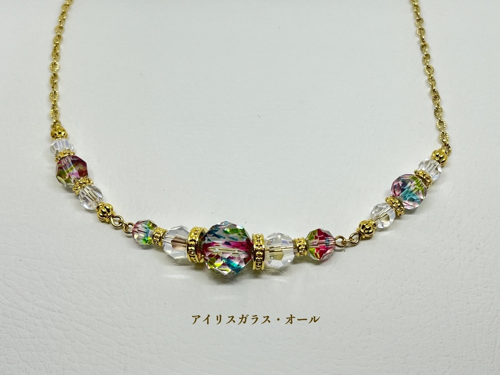 アンティークビーズのミルティーユネックレス