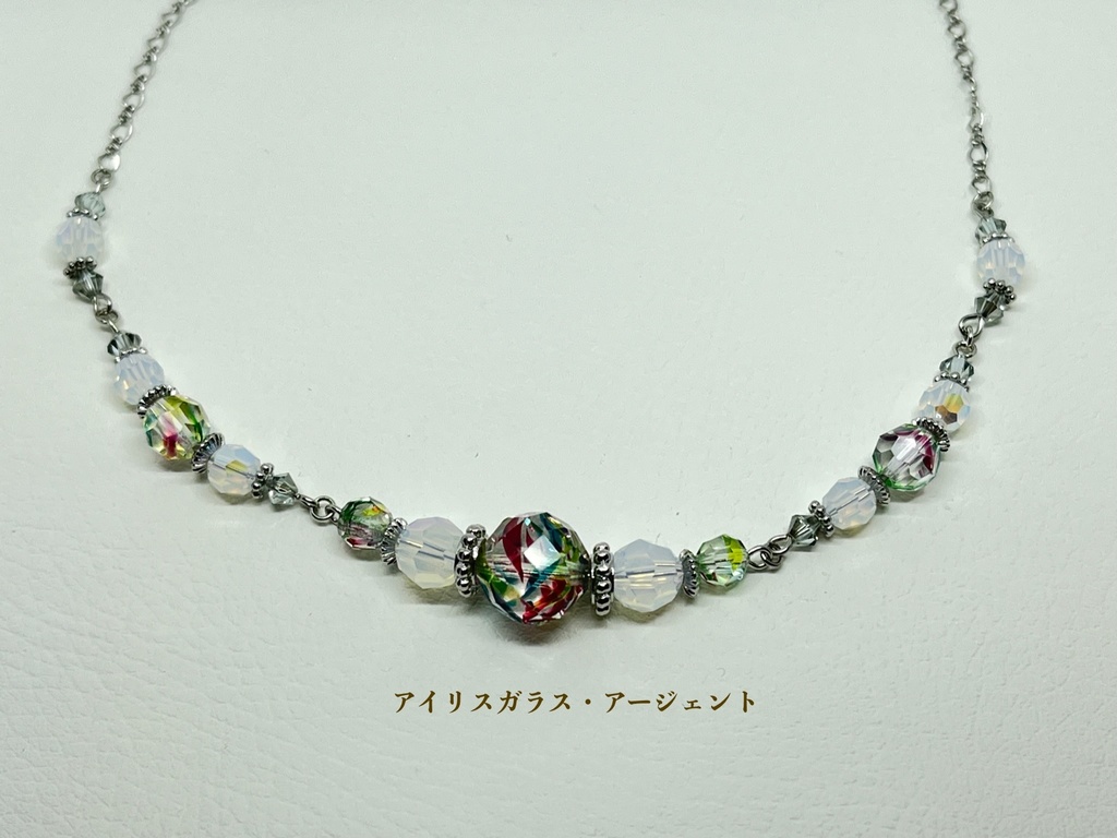 アンティークビーズのミルティーユネックレス