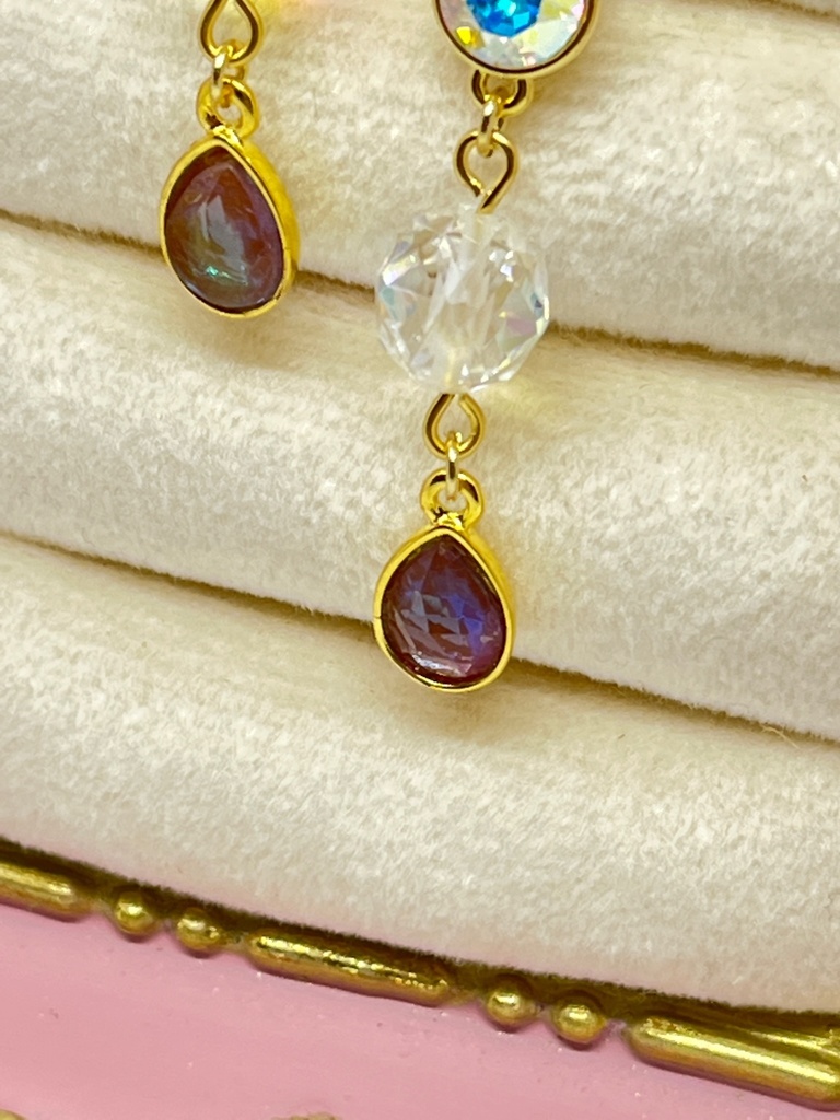 ルナフラッシュとサフィレット風ストーンのピアス【イヤリング可】