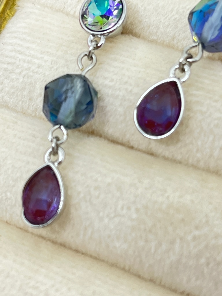 ルナフラッシュとサフィレット風ストーンのピアス【イヤリング可】