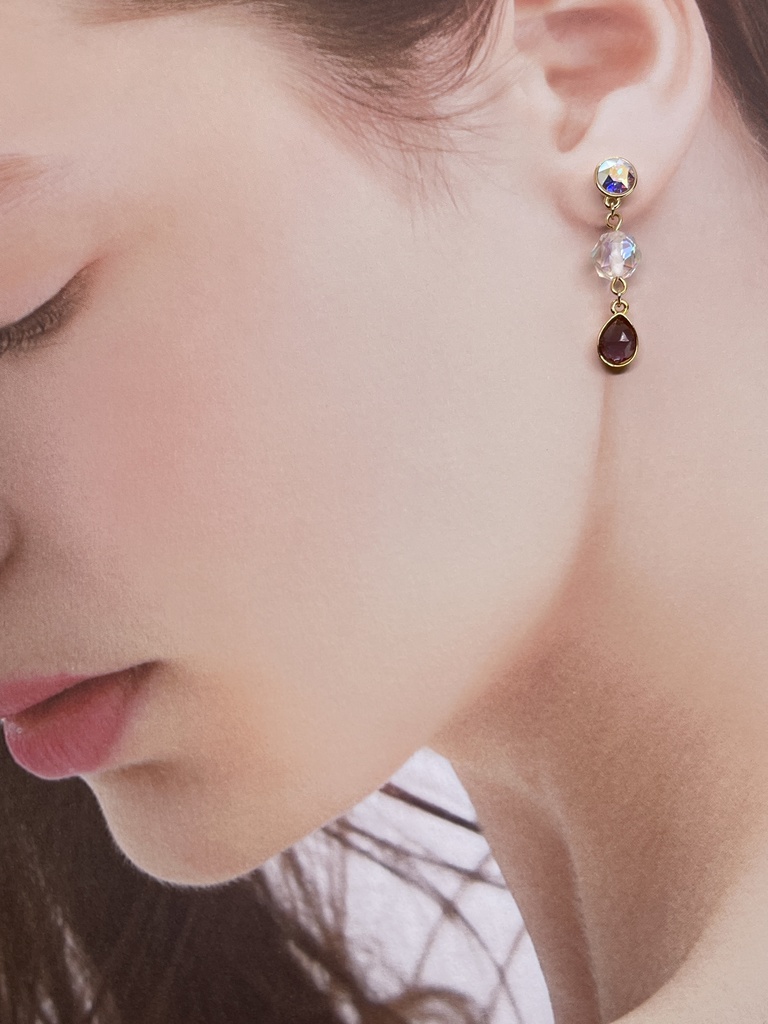 ルナフラッシュとサフィレット風ストーンのピアス【イヤリング可】