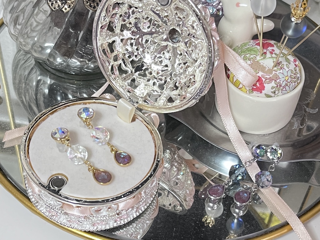 ルナフラッシュとサフィレット風ストーンのピアス【イヤリング可】