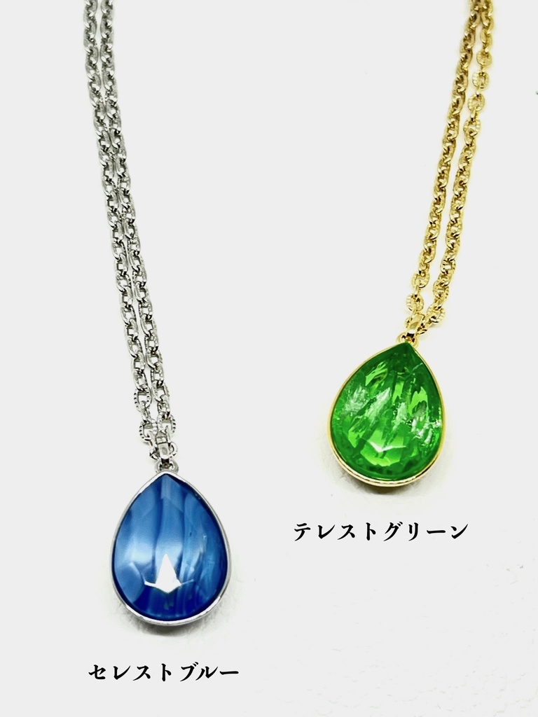 チェコガラスのドロップネックレス。