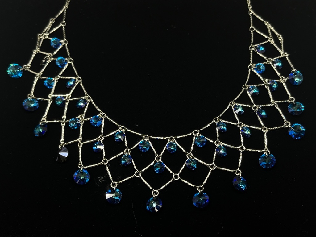 レース襟のネックレス〜海の王国