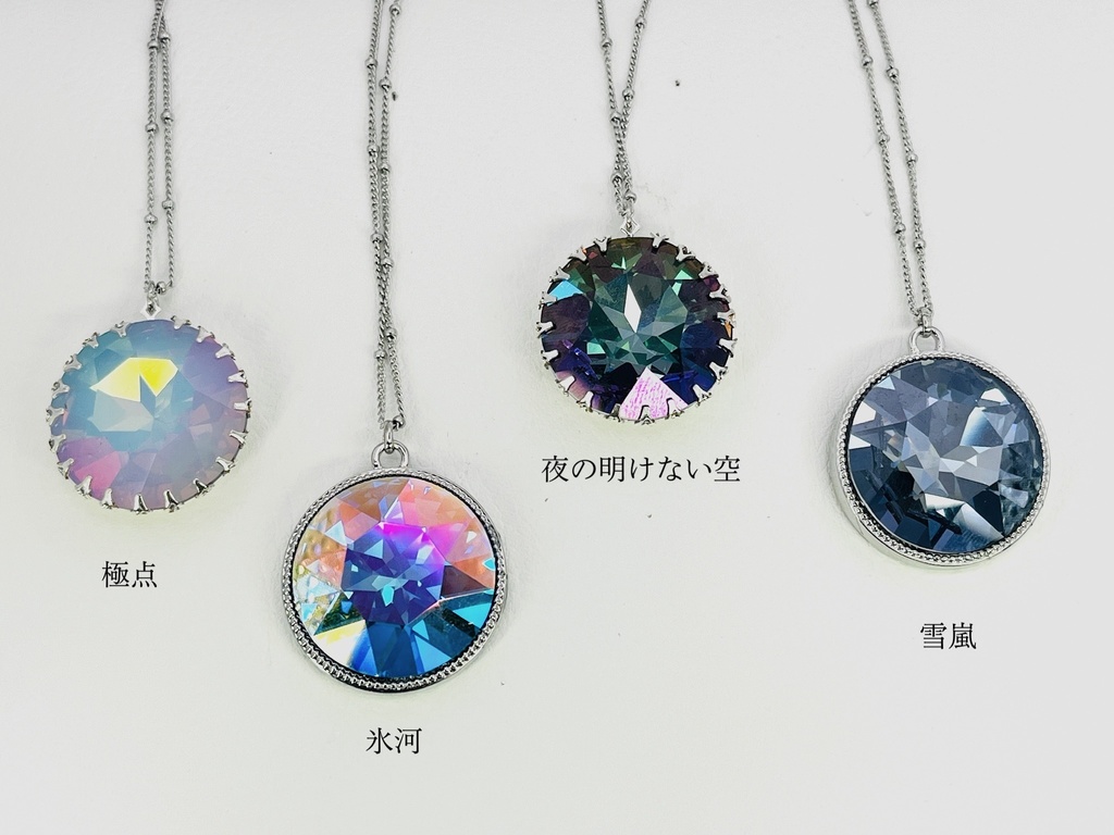 クラウンストーンのネックレス