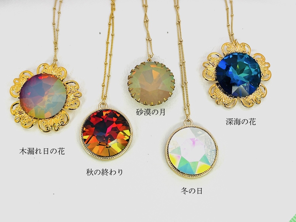 クラウンストーンのネックレス