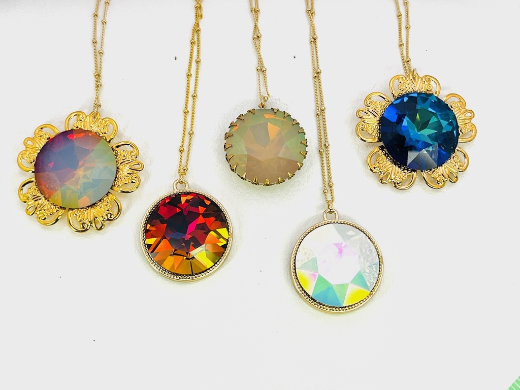 クラウンストーンのネックレス