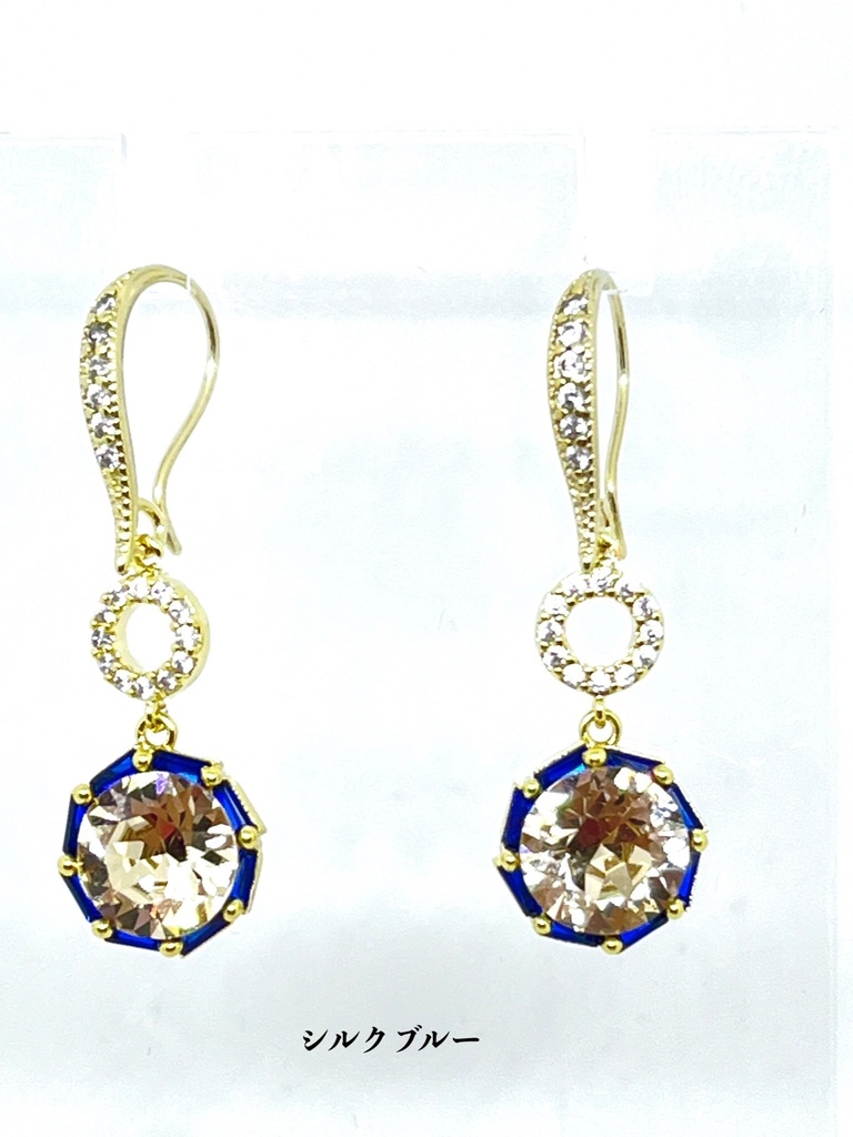 キュービックジルコニアとグラスストーンのラウンドモチーフピアス