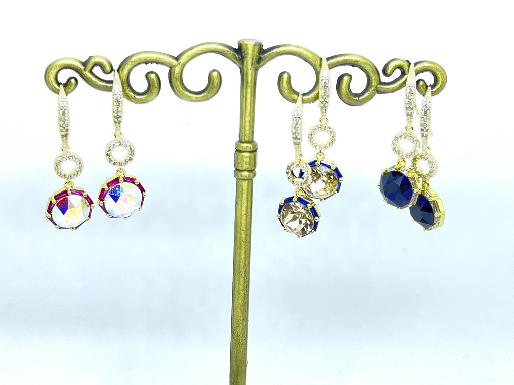 キュービックジルコニアとグラスストーンのラウンドモチーフピアス