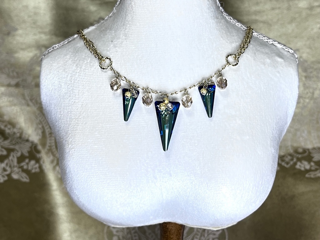 トライアングルストーンのネックレス