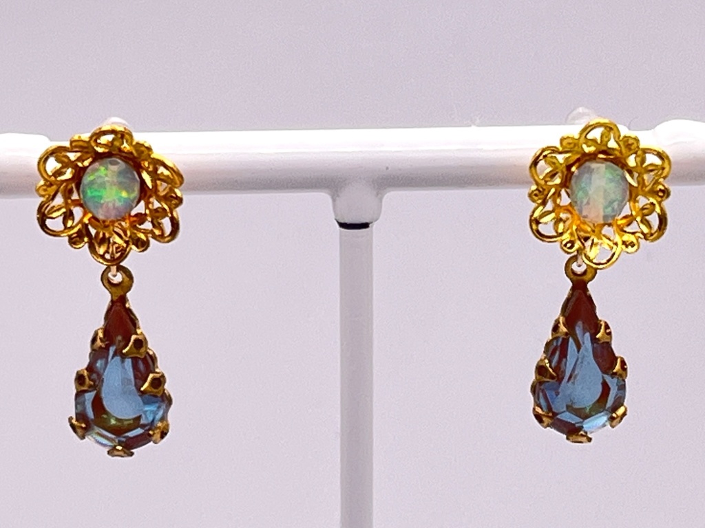 不思議の花のピアス