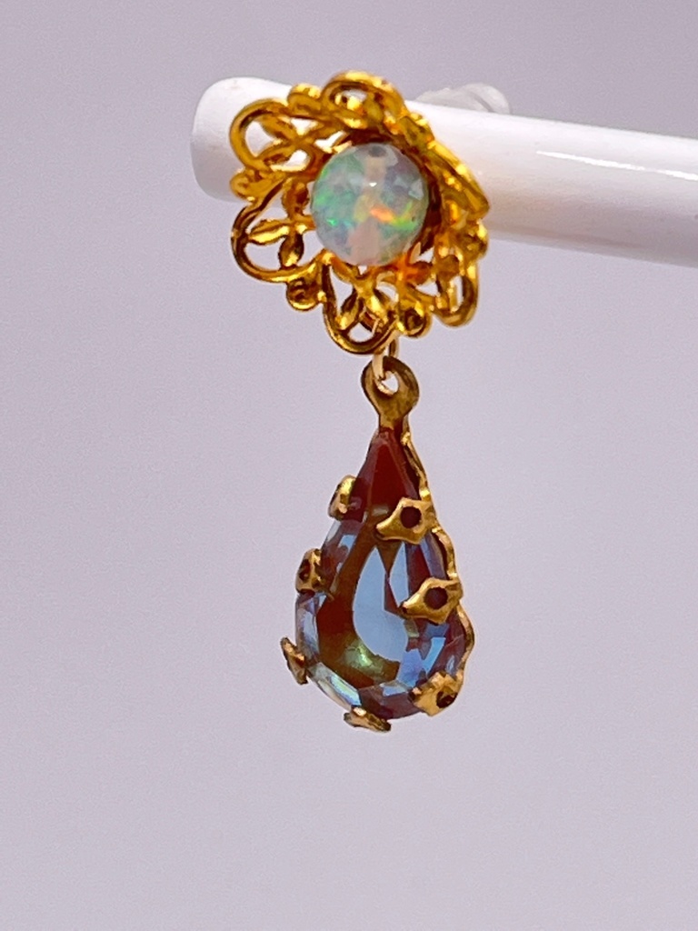 不思議の花のピアス