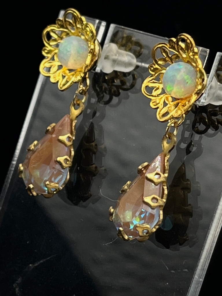 不思議の花のピアス