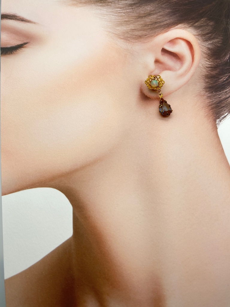 不思議の花のピアス