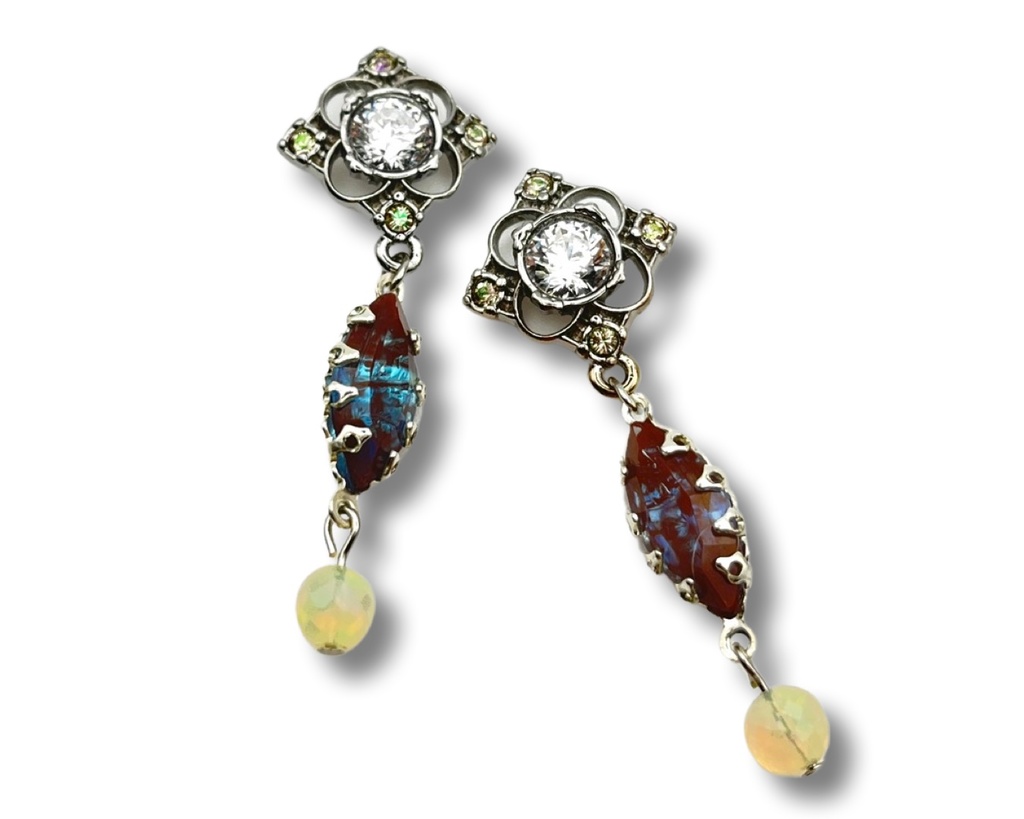 【Gallery】アンティークサフィレットのモチーフピアス