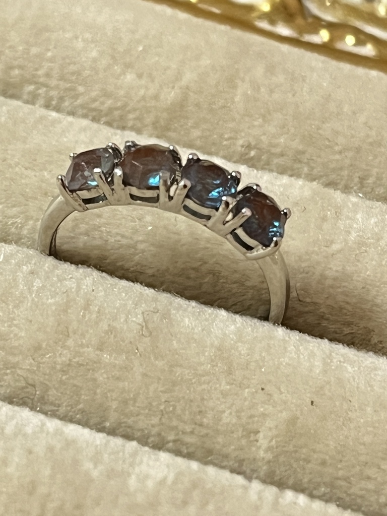 アンティークサフィレットのカトルリング