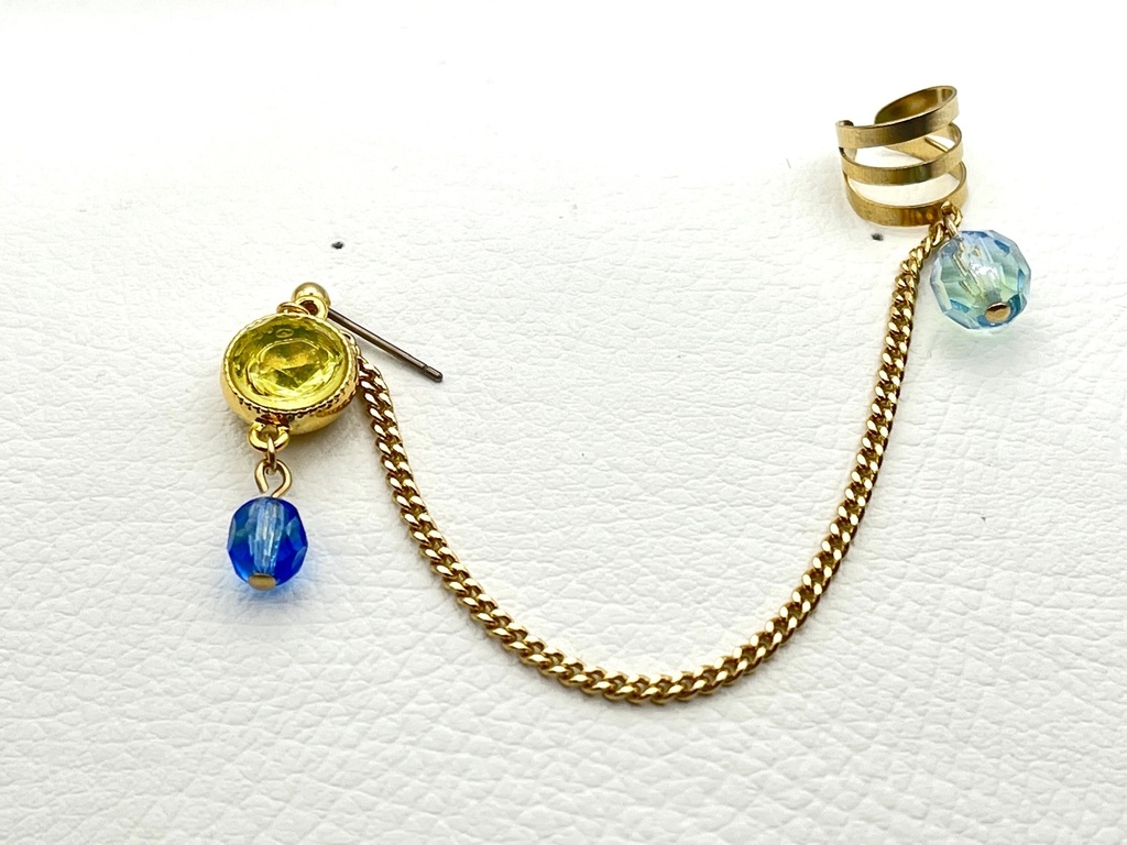 ウランガラスのイヤーカフス