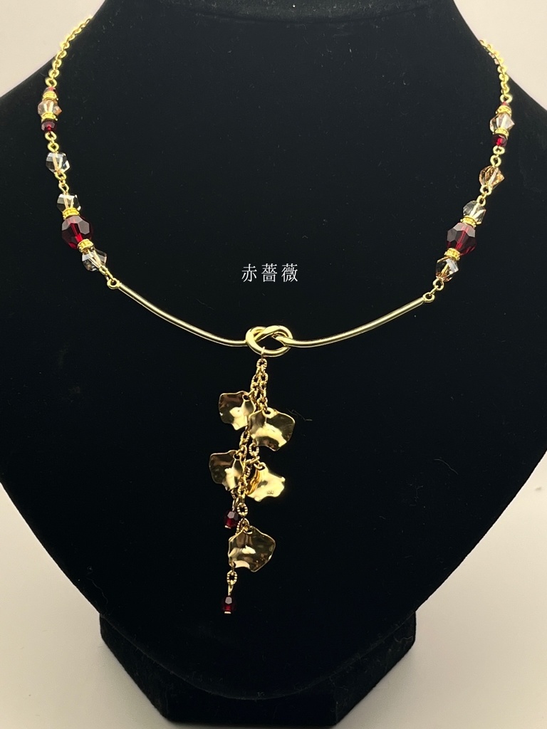 結いの目の薔薇のネックレス