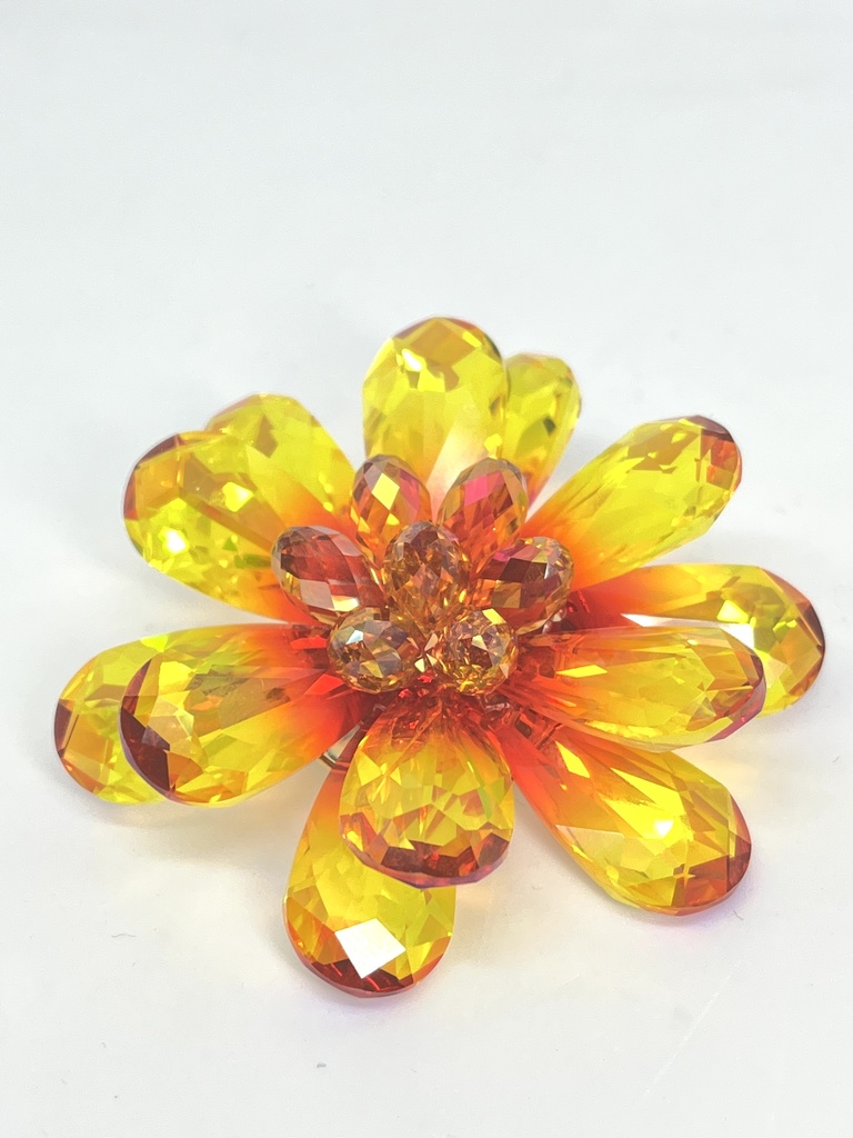 太陽の花のブローチ