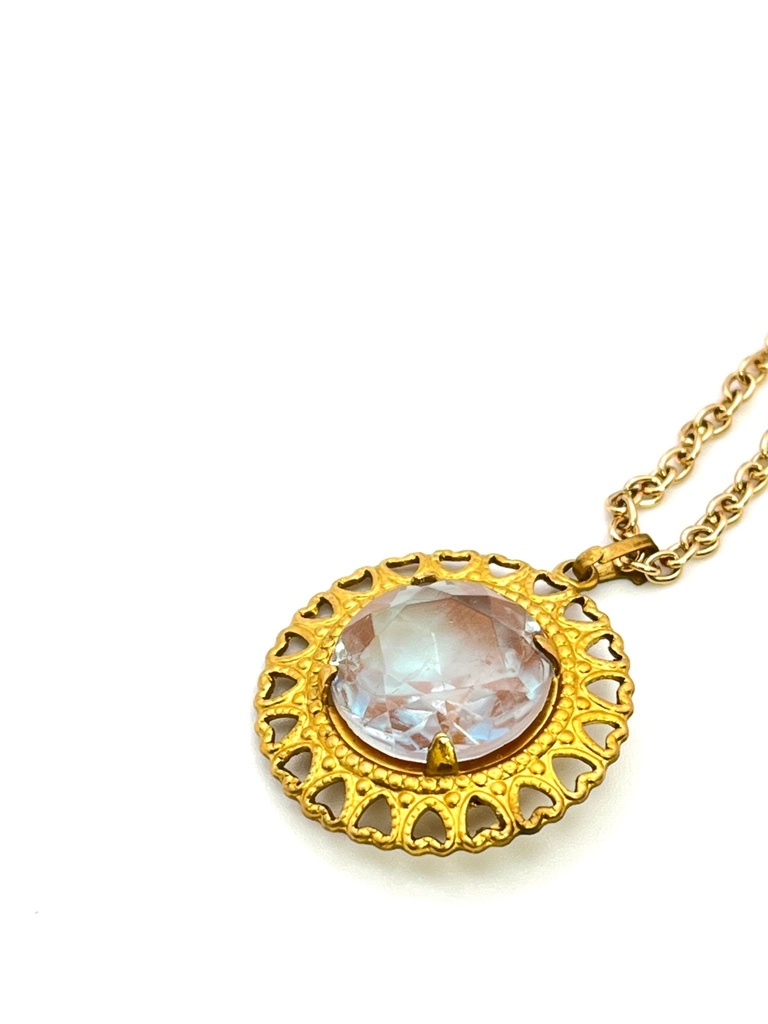 レースモチーフのサフィレットのネックレス