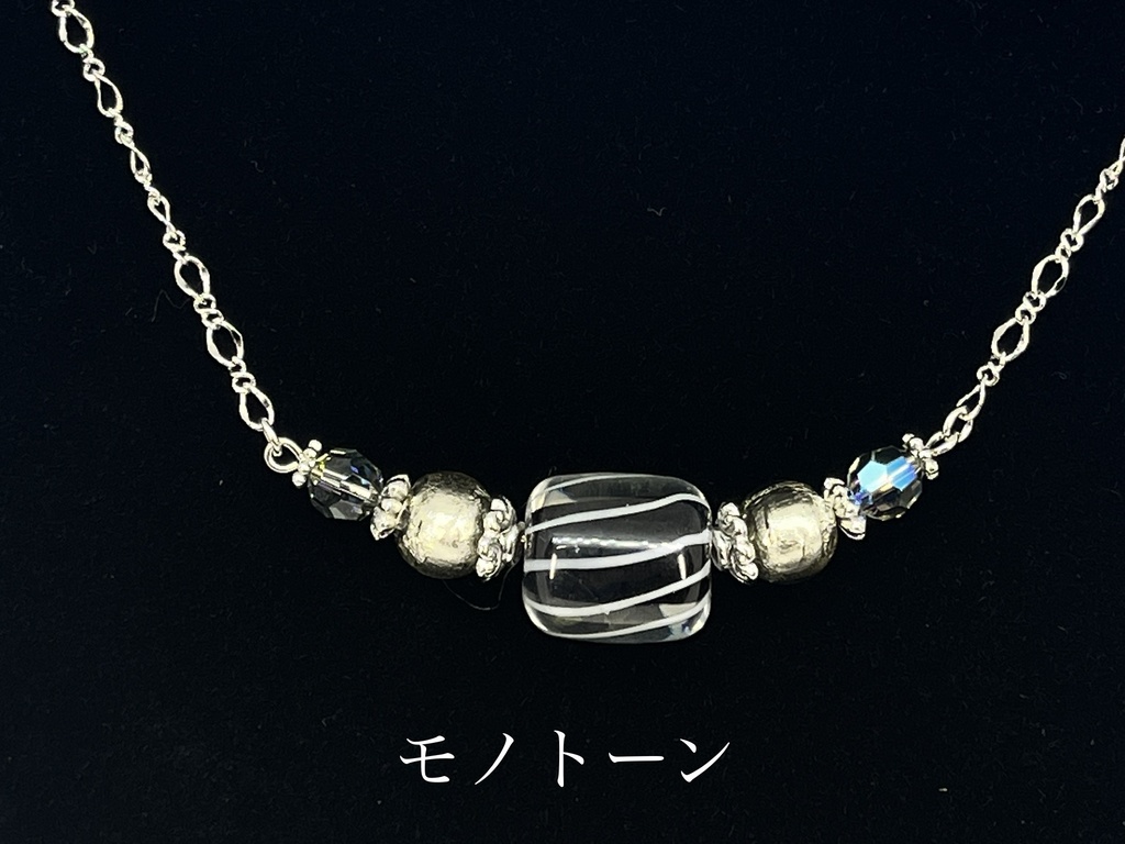 とんぼ玉のネックレス〜ストライプ