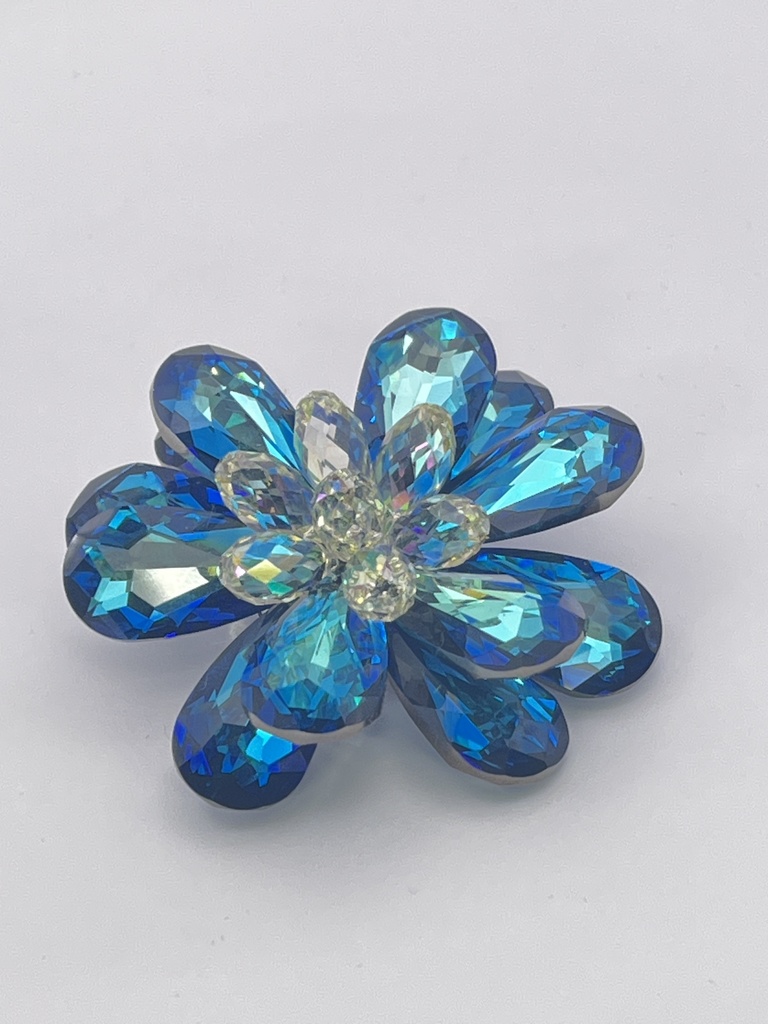 星空の花のブローチ