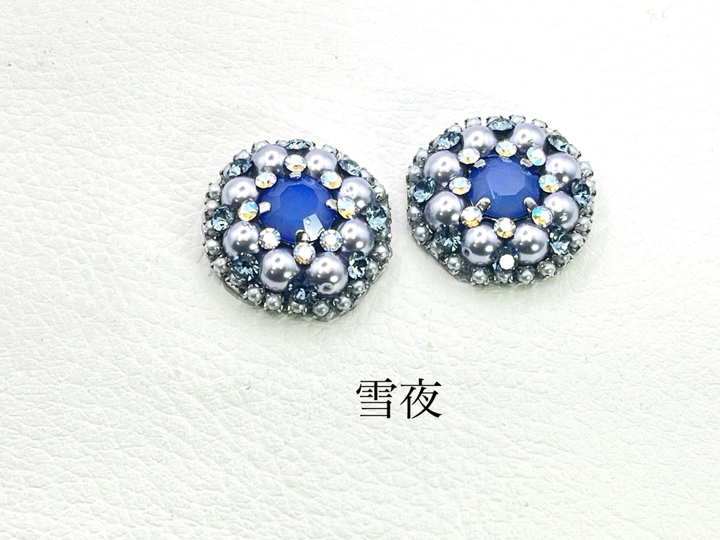 青のロゼットのピアス【イヤリング変更可】